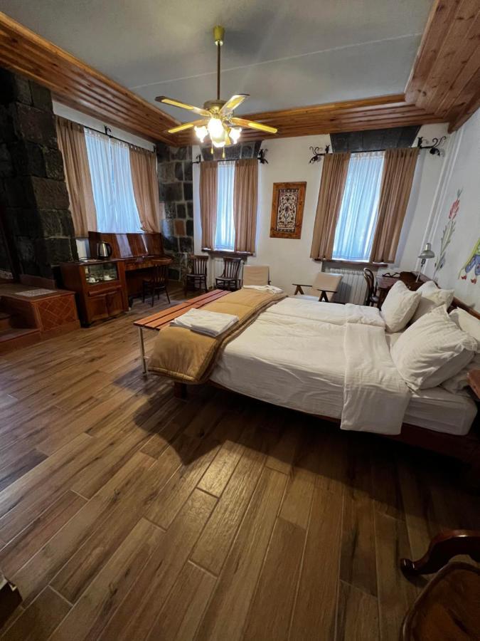 Villa Kars Gyumri ภายนอก รูปภาพ